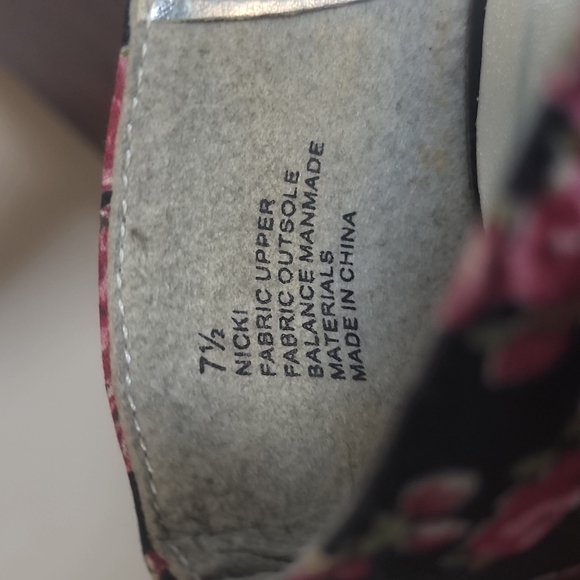 Floral black classic pump - Picture 5 of 7